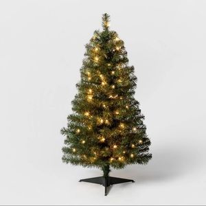 3 ft alberta spuce lit tree